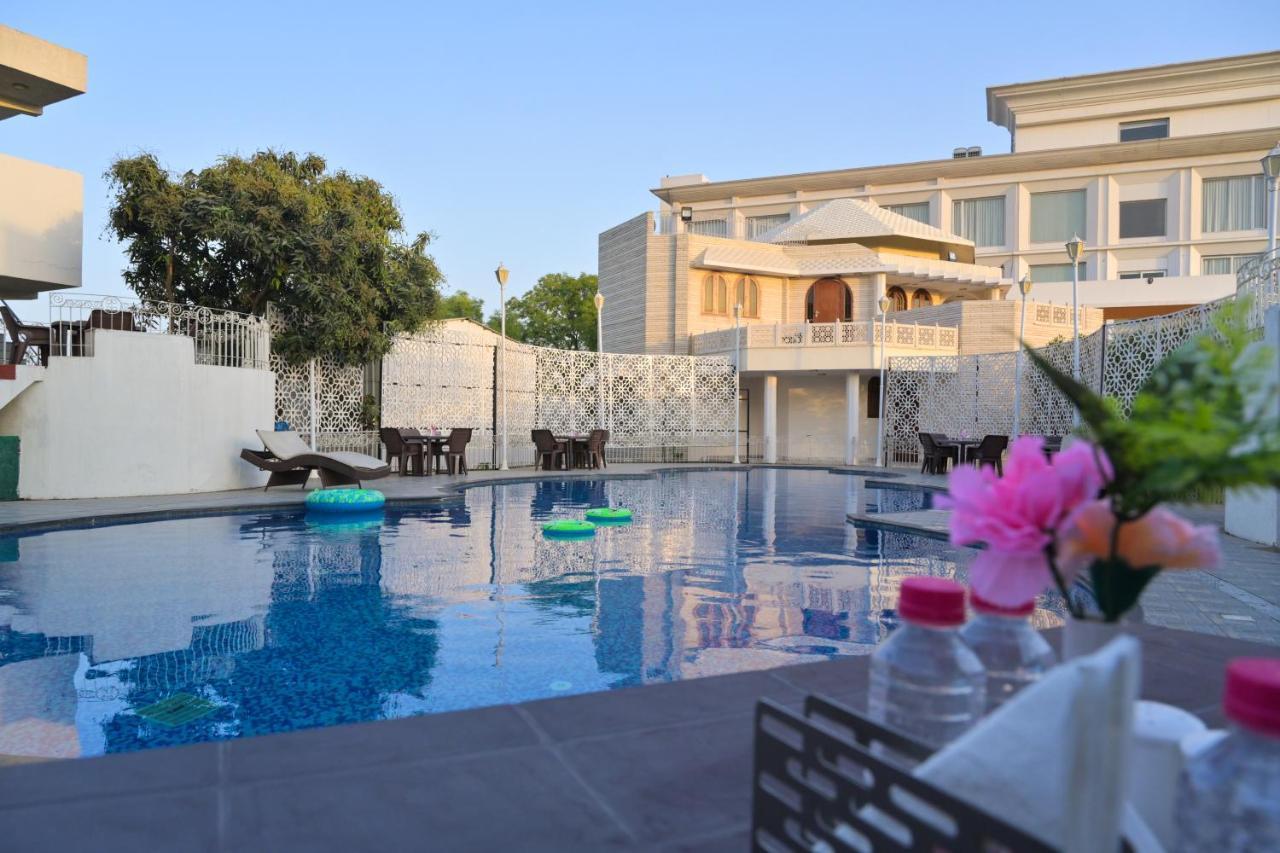 Stardom Resort Džajpur Exteriér fotografie